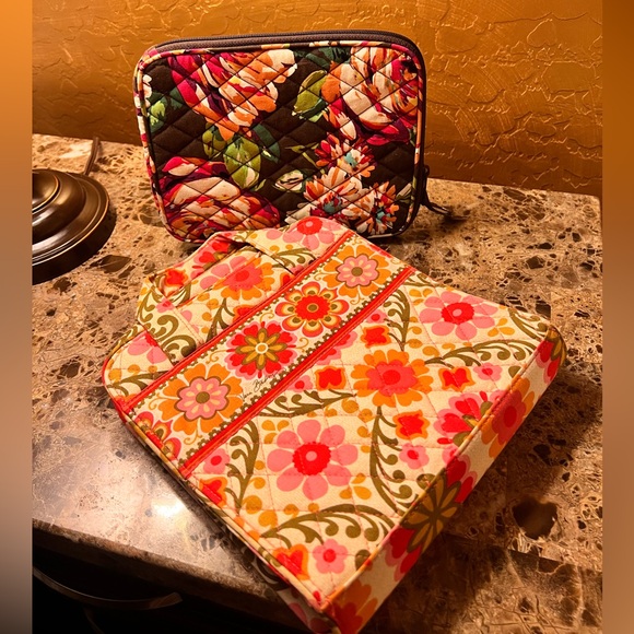 Vera Bradley Mini iPad Case & Charger and Cable Organizer - Picture 7 of 14
